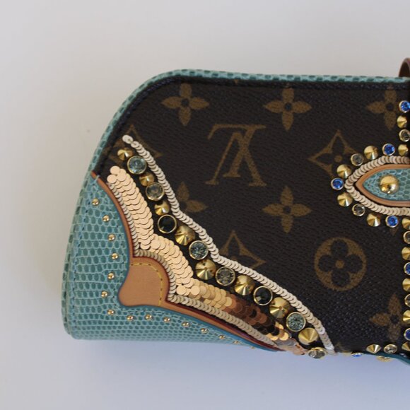 Louis Vuitton Lizard Embellished Les Extraordinaires Clutch - Picture 16 of 16